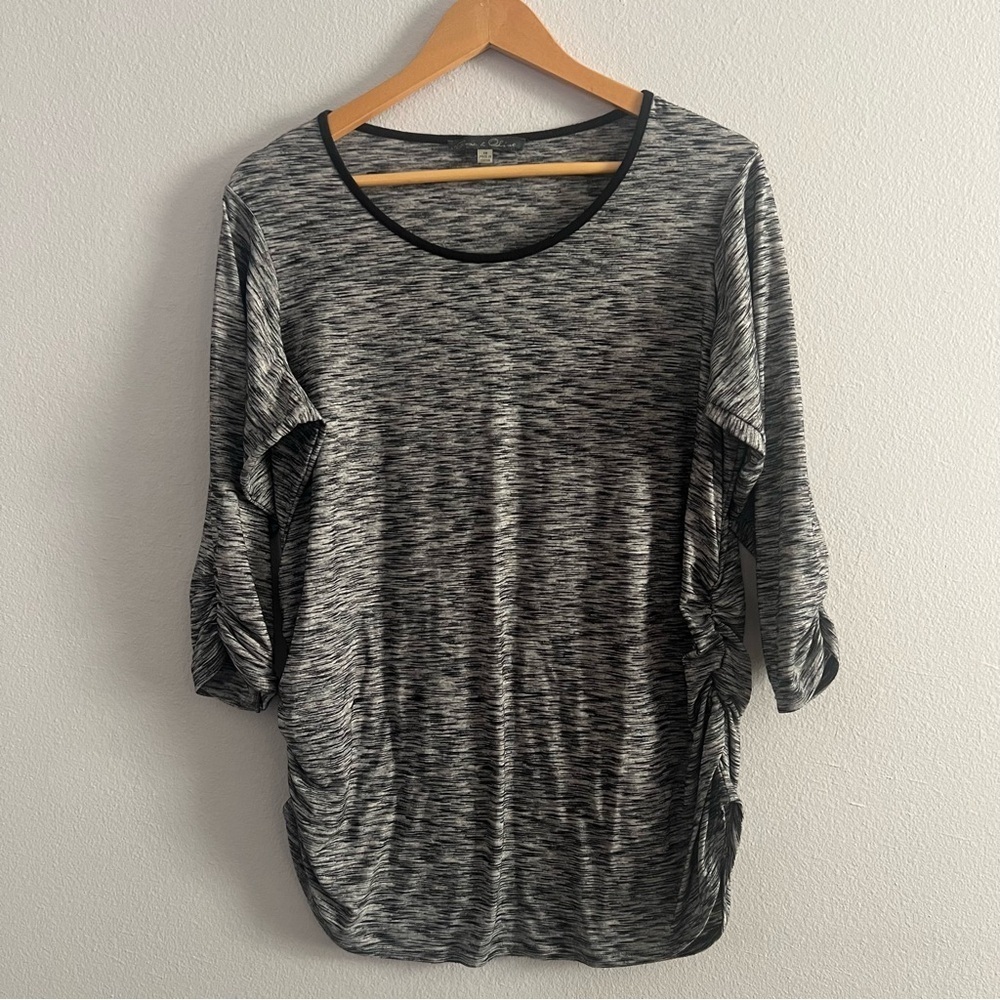 Rose & Olive Black and Gray Ruched 3/4 Sleeve Tunic